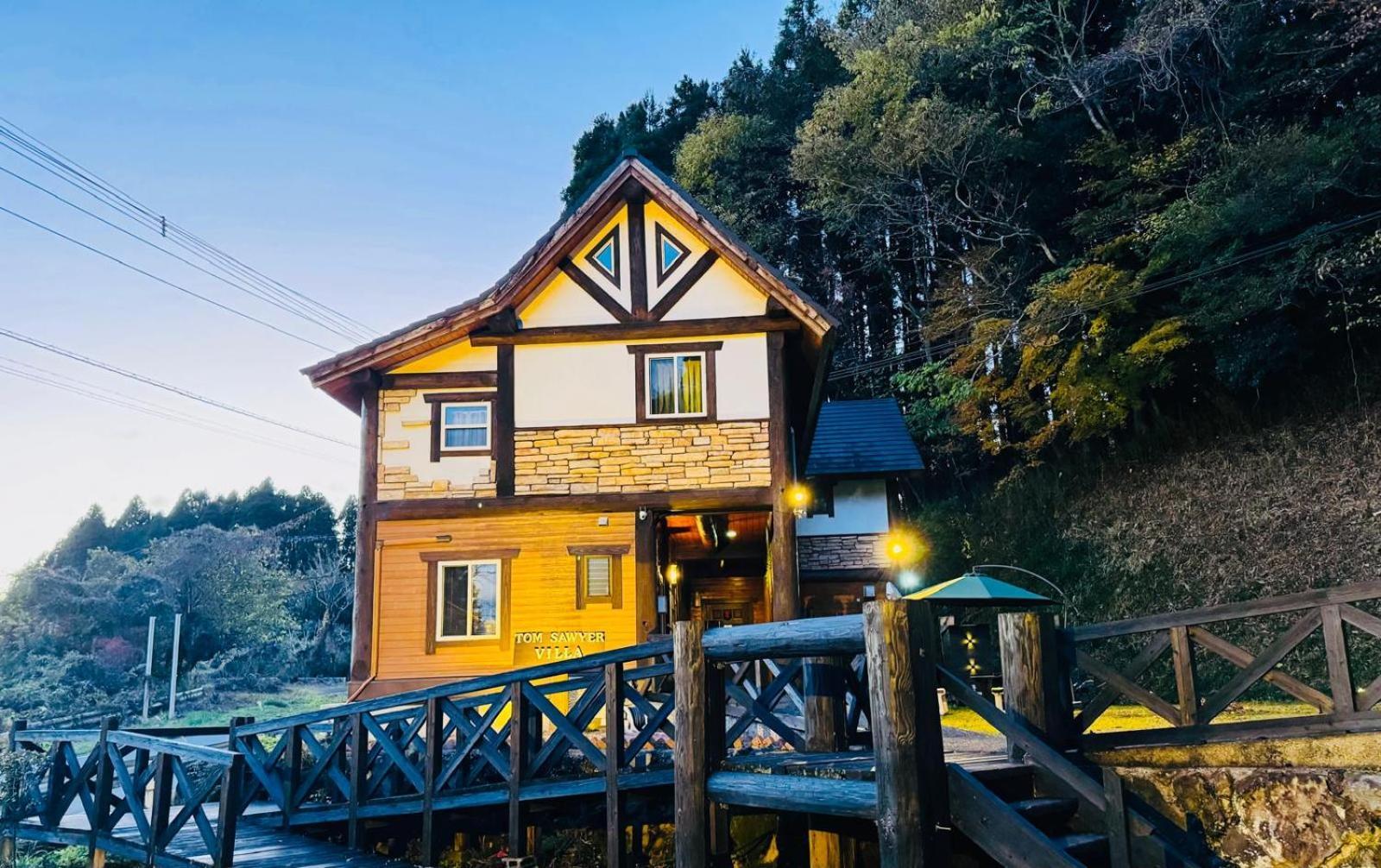 Yufuin Log House No Yado Tom Sawyer Hotel Екстериор снимка